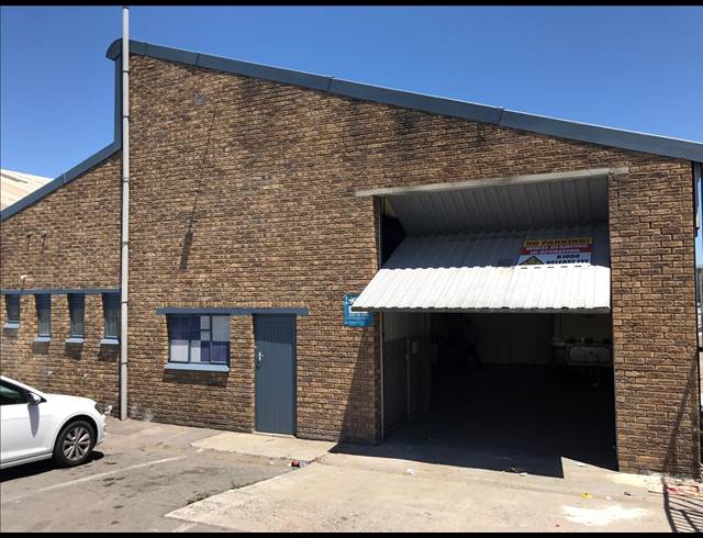 375M² FACTORY TO LET IN PAROW CENTRAL